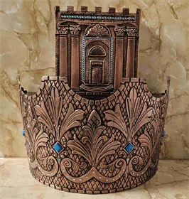 כתר תורה ענק על ארון קודש